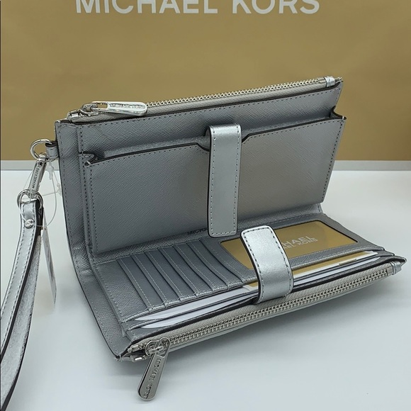 MICHAEL KORS PEYTON LG DOUBLE ZIP WRISTLET SILVER - Picture 15 of 16